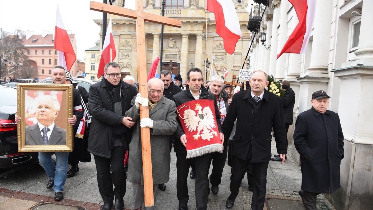 18210029 - WARSZAWA 94. MIESIĘCZNICA SMOLEŃSKA (uczestnicy uroczystości)