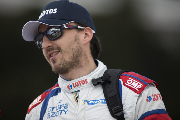 Rajd Portugalii: Kubica jak zwykle... Uderzył w drzewo i urwał koło