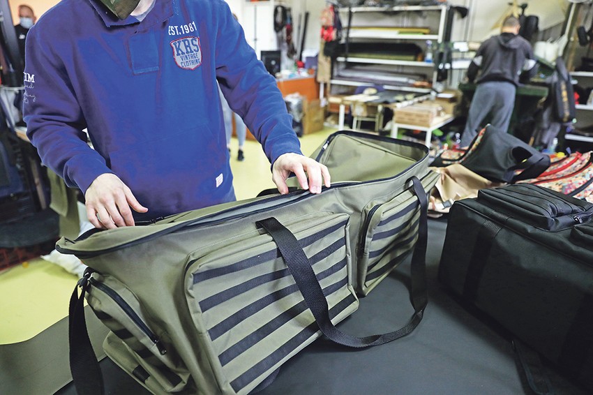 Osuđenici uče kako da šiju torbe i rančeve