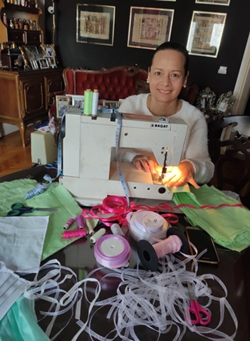 Ines Urbanović šije maske