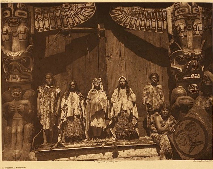 Potlač iz 1900. godine - indijanaci Kvakvaka'vakv sa plesačima i pevačima