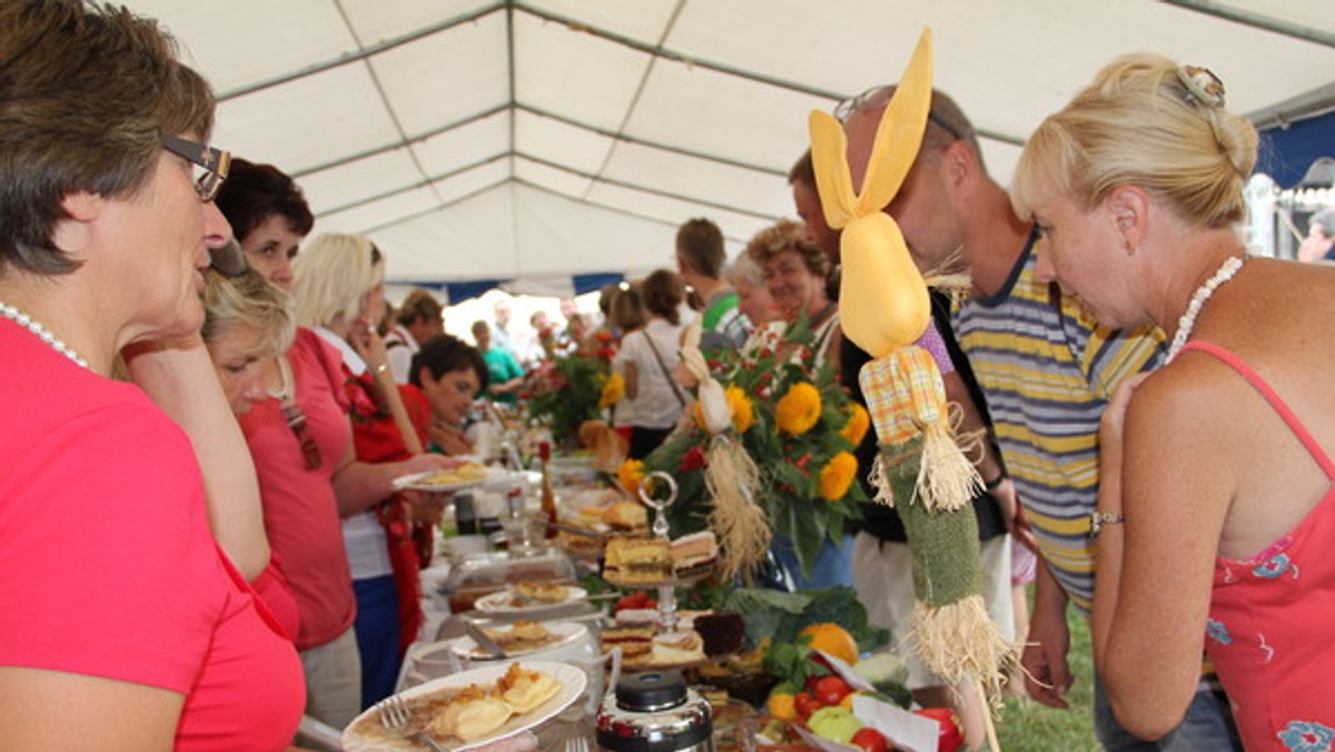 3 i 4 sierpnia 2013 r. w Baszni Dolnej na osiedlu Sołotwina odbędzie się Festiwal Kultur i Kresowego Jadła. Wśród atrakcji są prezentacje kulinarne, konkurs kulinarny "Kresowe Jadło" oraz inscenizacja historyczna Bitwy pod Niemirowem (1672 r.).