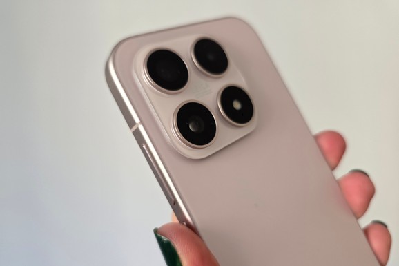 Prvi utisci: Xiaomi 17 - kompaktni moćnik koji ne živi u senci Ultra modela