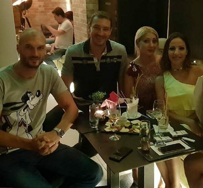 Marija (desno) i Marko Simonović sa kumovima