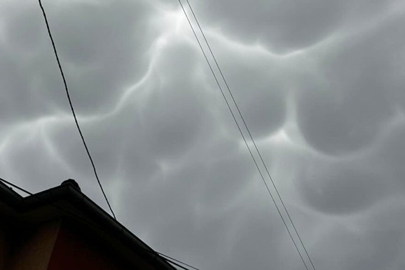 ŠTA JE OVO NA NEBU IZNAD JAGODINE POSLE NEVREMENA?! Građani sve zabeležili kamerom, ovo se retko viđa (FOTO)