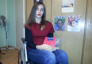 Ana Ilić sa svojim zbirkama pesama foto V. Torović