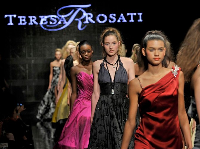 Pokaz kolekcji Teresy Rosati na Beverly Hills Fashion Festival