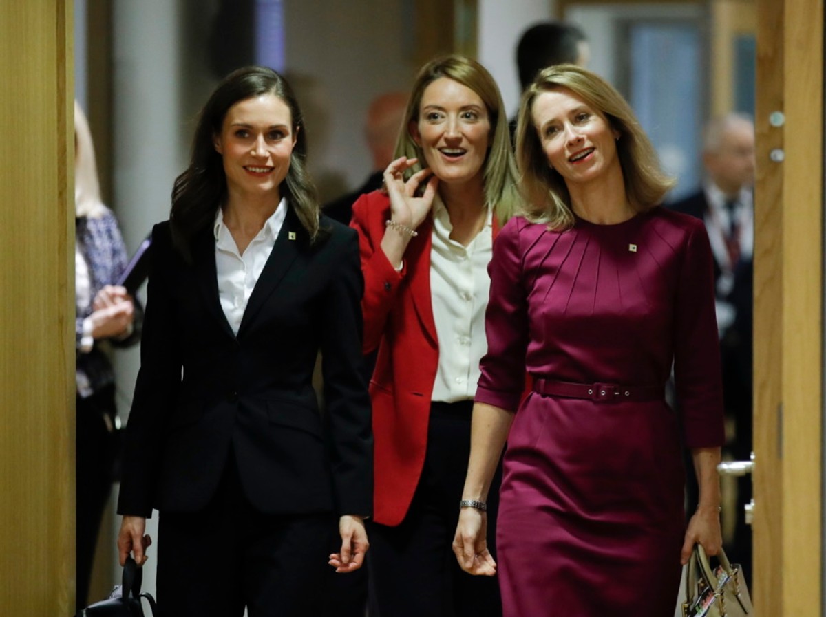 Premier Finlandii Sanna Marin, przewodnicząca Parlamentu Europejskiego Roberta Metsola i premier Estonii Kaja Kallas.