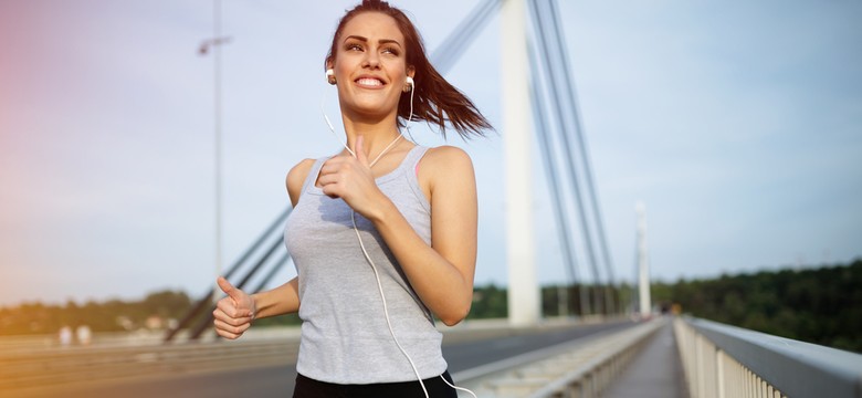 Są łatwiejsze od joggingu, a odchudzają skutecznie. Spróbuj!