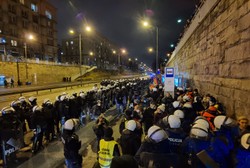 Byli premierzy ostro o działaniach policji na Strajku Kobiet. "W stylu marca '68", "coś w rodzaju pacyfikacji"