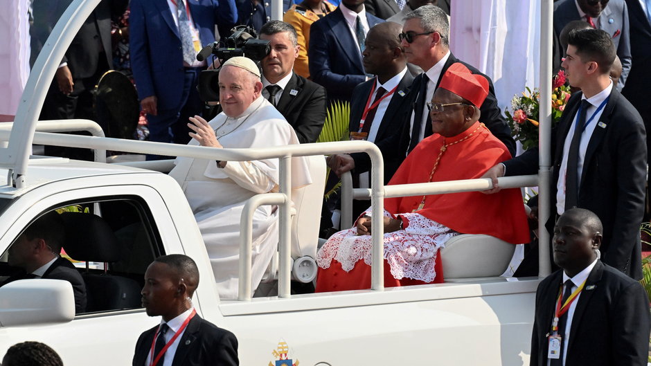 Papież Franciszek na lotnisku "Ndolo" w Kinszasie