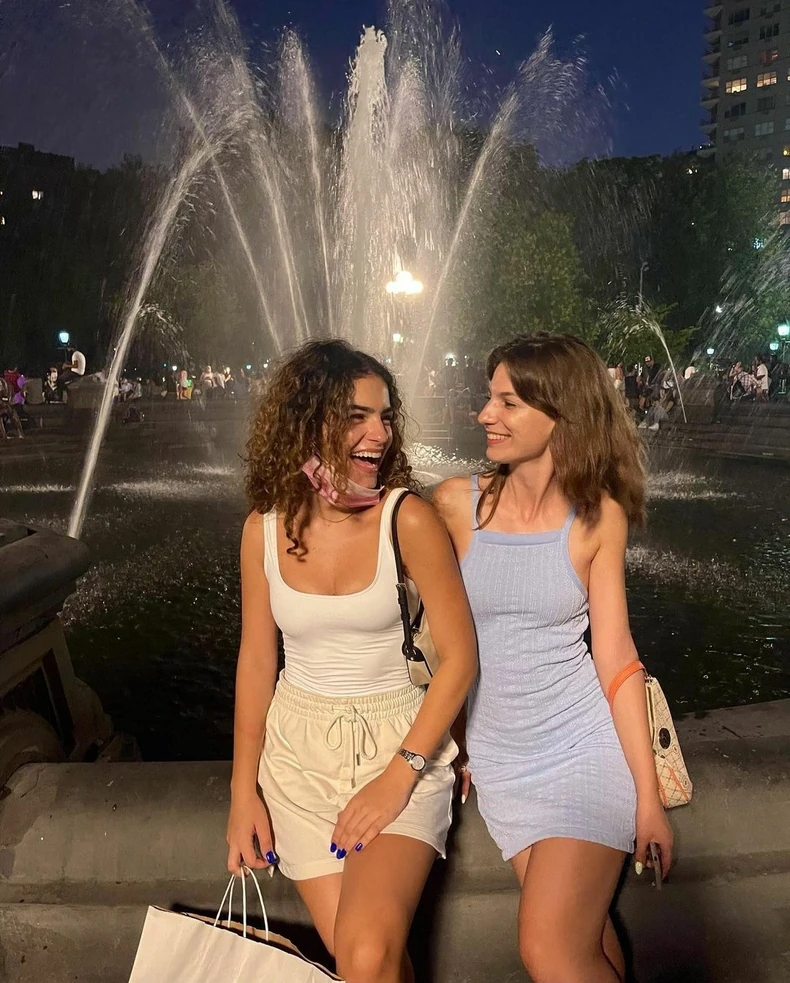 Tijana Minić sa društvom, Washington Square Park