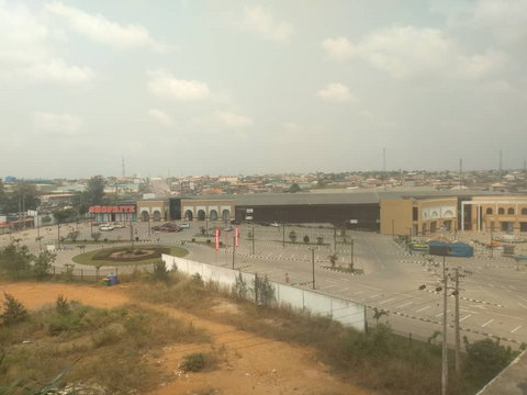 The empty expanse of land in the premises of the dilapidating hotel was allegedly sold to  Dayo Amusan during Ibikunle Amosun's administration in Ogun State. (Pulse)