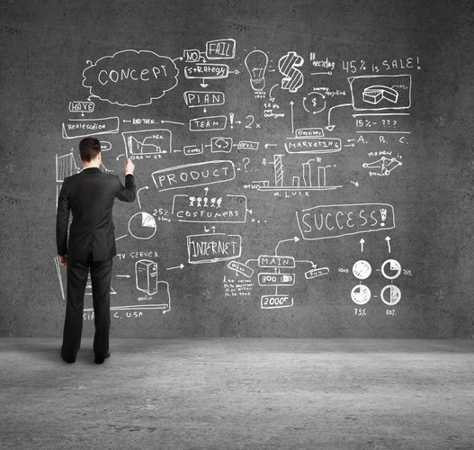 Wiele osób, szczególnie po pierwszych udanych transakcjach, nabiera zbyt dużej pewności siebie. W takich momentach łatwo wpaść w samozachwyt i przecenić swoje zdolności. Może to prowadzić do nierealistycznego optymizmu. Osoby takie miewają trudności w uczeniu się na własnych błędach i są często zdania, że kursy, książki i przeprowadzenie kilku udanych transakcji jest wystarczającym dowodem zdobycia wprawy inwestycyjnej, co z kolei może sprzyjać podejmowaniu coraz bardziej ryzykownych decyzji.