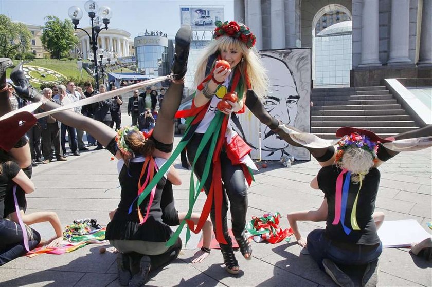 Dramat Ukrainek. Ich piersi nudzą! FOTO