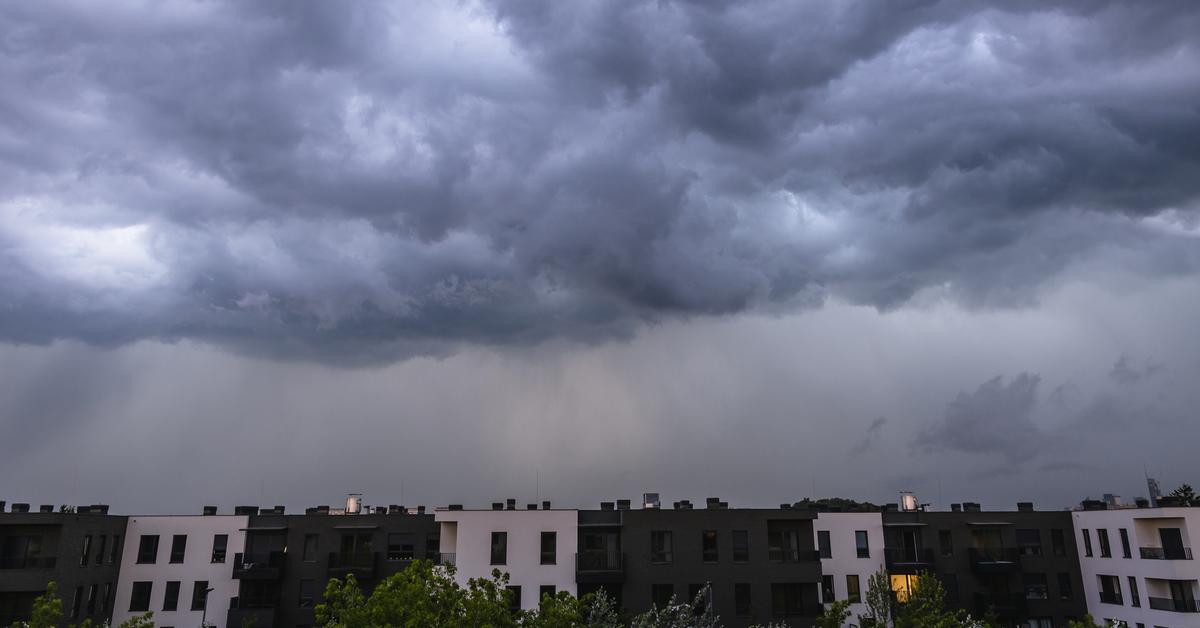Burze i silny wiatr! Alarm RCB i ostrzeżenia IMGW dla całego kraju!