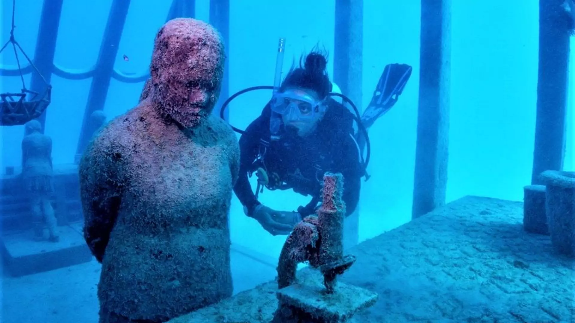 Pierwsze podwodne muzeum zostało otwarte. Podziwiaj sztukę nurkując