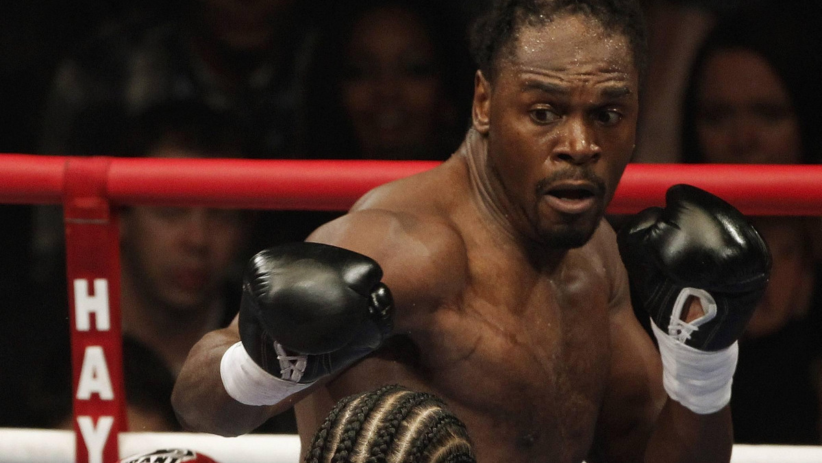 Audley Harrison (27-5, 20 KO) nie spełnił buńczucznych zapowiedzi i nie wykorzystał życiowej szansy. W sobotę na ringu w Manchesterze "A Force" przegrał z mistrzem WBA wagi ciężkiej - Davidem Haye (25-1, 23 KO). 39-letni Harrison, któremu grozi utrata części lub nawet całości milionowej gaży, ze skruchą przeprasza wszystkich tych, których zawiódł, tłumacząc przyczyny porażki i jednocześnie unikając wymówek.