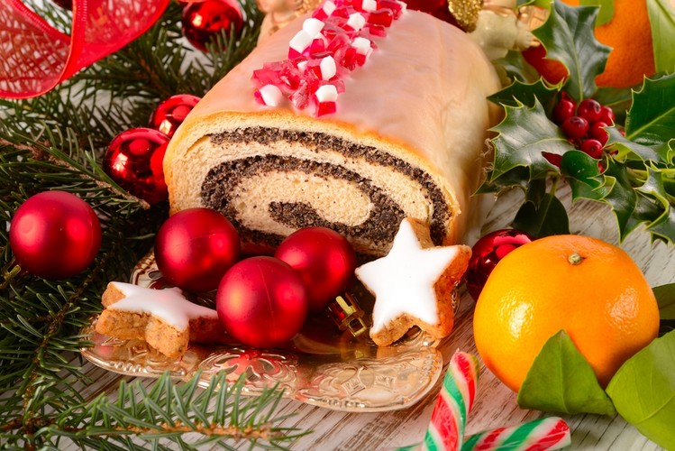 Cena luksusowego cateringu na święta to około 100 złotych od osoby. Dziesięcioosobowa rodzina wyda więc za jedzenie na święta tysiąc złotych.