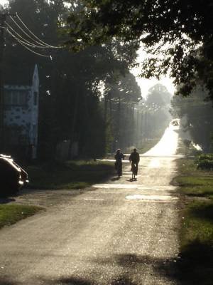 Ulica w Gałkówku (fot. Karol.lodz, opublikowano na licencji Creative Commons Uznanie autorstwa – Na tych samych warunkach 3.0).