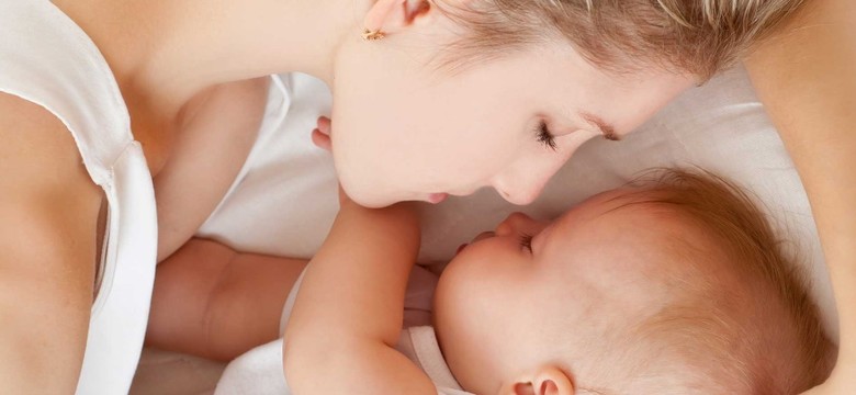RR, czyli rozsądne rodzicielstwo – fakty i mity dotyczące opieki nad noworodkiem