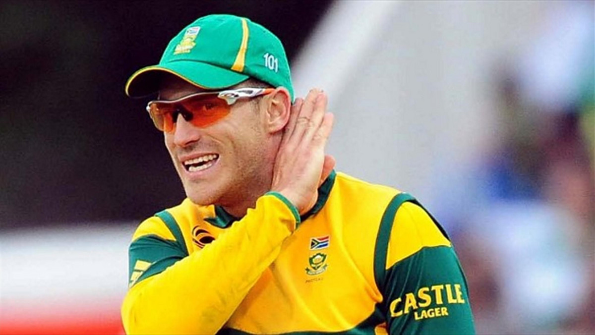 Kapitan reprezentacji Republiki Południowej Afryki Faf du Plessis zostanie ukarany za majstrowanie przy piłce w czasie meczu przeciwko Australii w Hobart - poinformowała w piątek International Cricket Council.