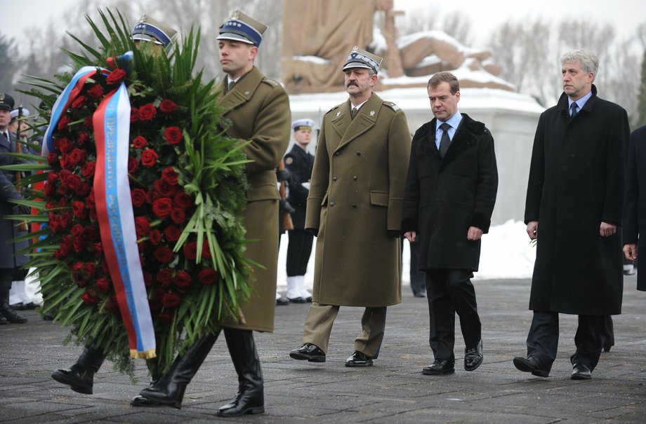 Dmitrij Miedwiediew na cmentarzu żołnierzy radzieckich.