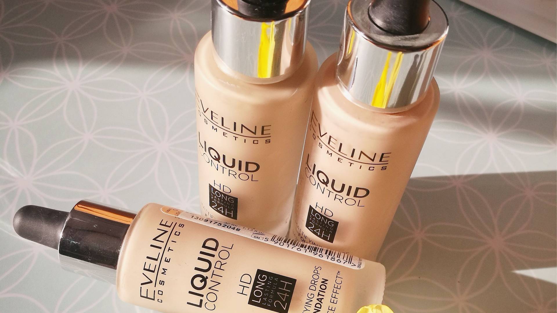 Eveline liquid control hd podkład do twarzy OPINIE I TEST Ofeminin