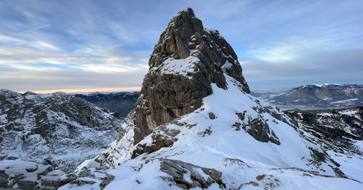 Grave incidente in montagna, uomo precipita dalla ferrata: soccorsi in corso