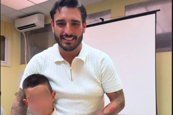 DARKO LAZIĆ SVIRAO KLAVIR NA ZAVRŠNOJ PRIREDBI SIN