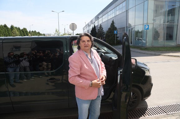 KEMIŠ SAM NA PROBI, ZORICA BRUNCLIK SE NIJE POJAVILA Pevačica zakazala prvi nastup nakon zdravstvenih problema, a evo kakva je situacija na licu mesta