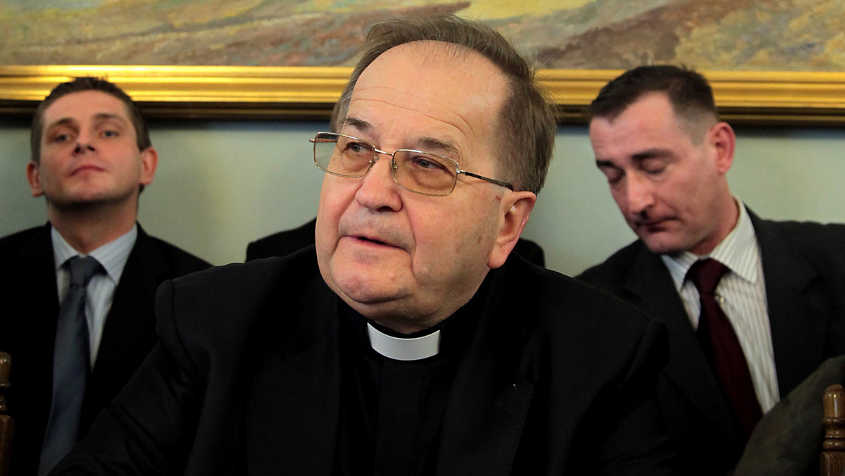 Podczas posiedzenia senackiej komisji kultury i środków przekazu o. Tadeusz Rydzyk wyraził opinię, że katolicy są szczególnie traktowani przez KRRiT od początku jej istnienia. - Jesteśmy dyskryminowani i wykluczani, tylko katolicy nie mają telewizji - mówił.