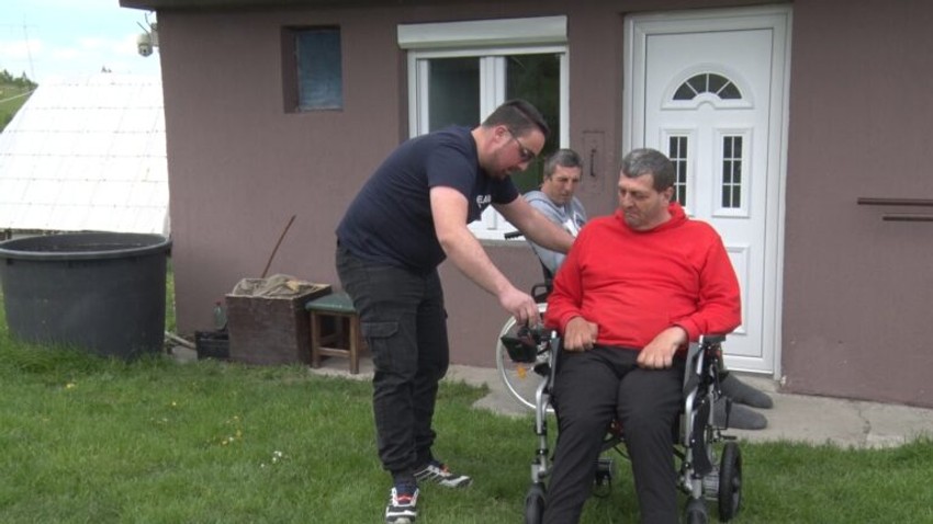 Ima pomoć ćerke i unuka, nadležni im predložili preseljenje bliže gradu
