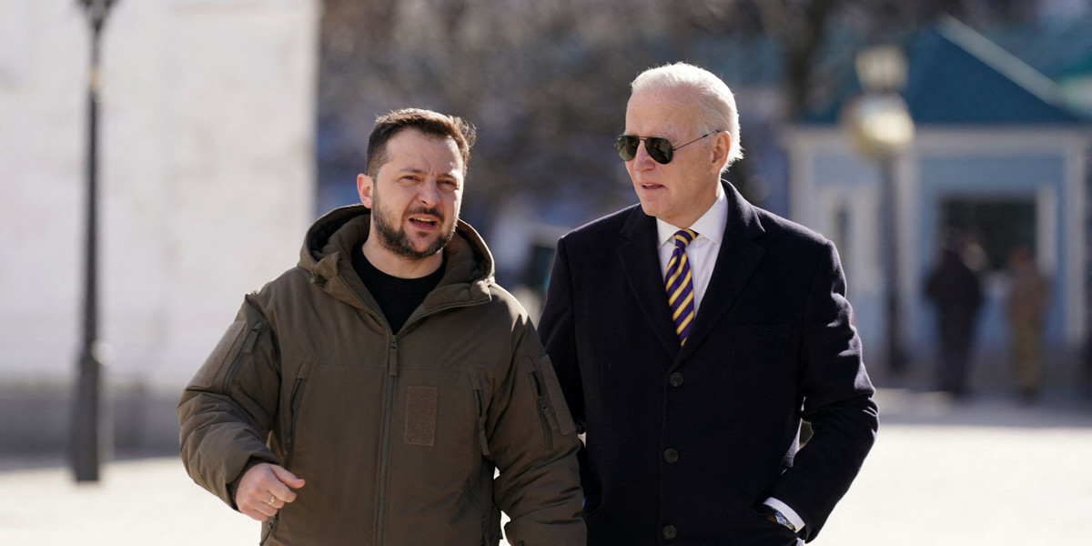Prezydent Biden w lutym spotkał się w Kijowie z prezydentem Zełenskim.