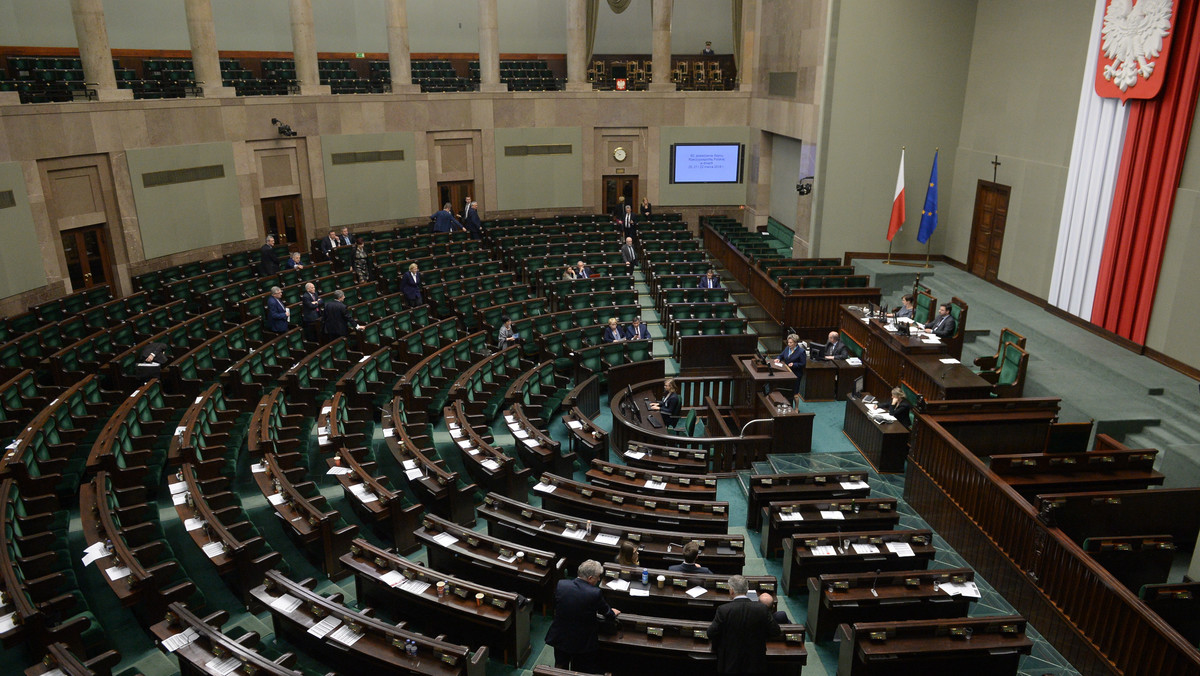 Zgłoszony przez klub PiS prof. Czesław Kłak został wybrany przez Sejm na sędziego Trybunału Stanu. Wybór nowego sędziego TS był konieczny na miejsce Jarosława Wyrembaka wybranego w styczniu do Trybunału Konstytucyjnego.