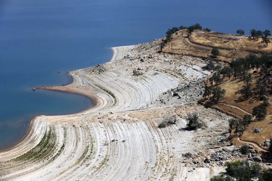 Reservoir banks that used to be underwater at Millerton Lake on top of the Friant Dam.