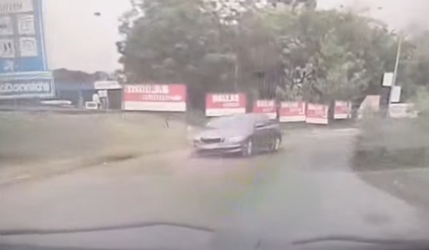 Vožnja u kontra smeru kod uključenja za Zmaj
