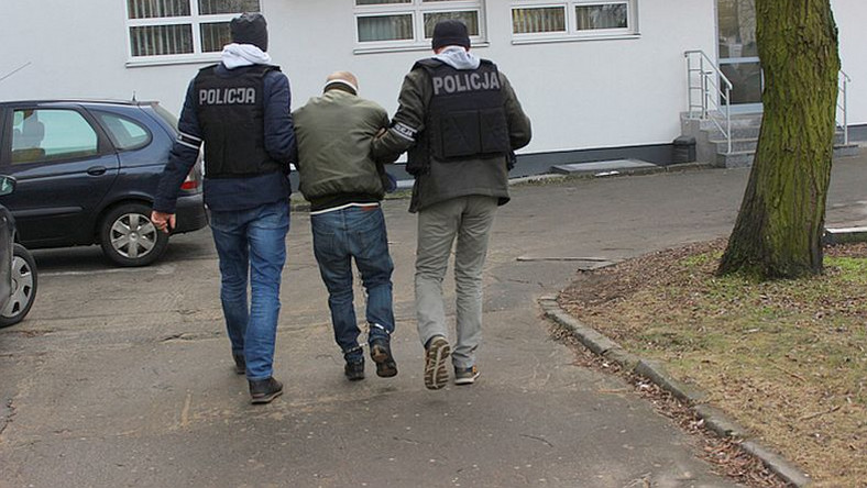 36-letni mieszkaniec Kowalewa Pomorskiego, który według ustaleń śledczych obrabował bank w Toruniu, najbliższe trzy miesiące spędzi za kratami. Grozi mu bardzo surowa kara, bo może zostać uznany za multirecydywistę.