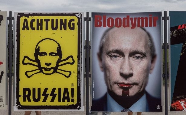 Wystawa z okazji Dnia Zwycięstwa jest prezentowana w Kijowie w obliczu trwającej inwazji rosyjskiej