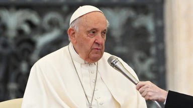 Posąg Maryi miał ronić krwawe łzy i rozmnażać pizzę. Papież Franciszek komentuje