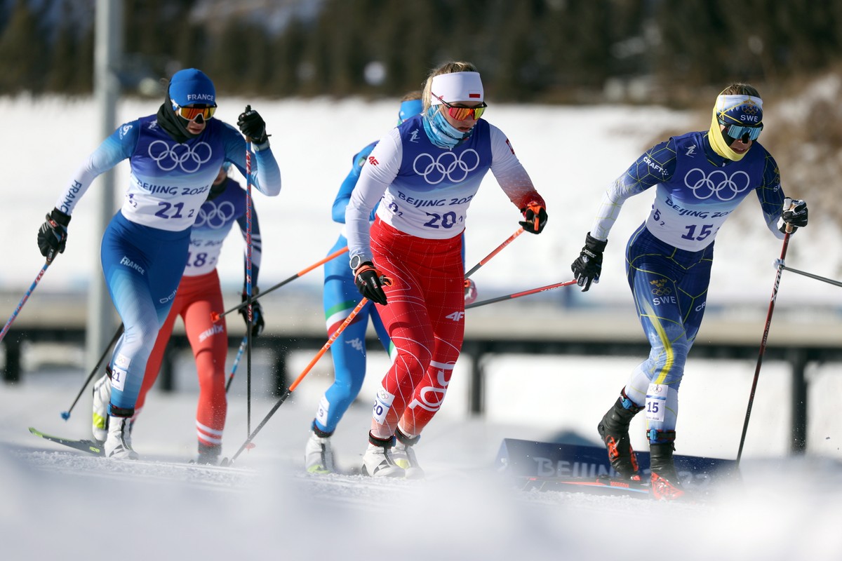 Monika Skinder (w środku)