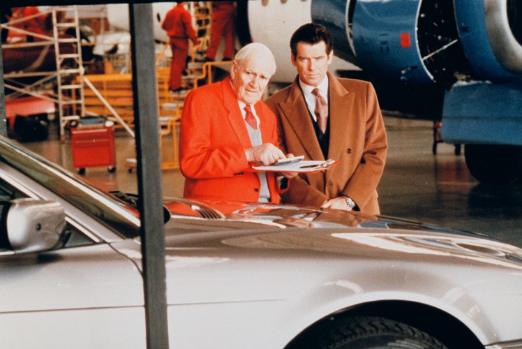 'Jutro nie umiera nigdy'