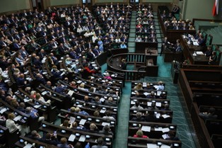 Rząd z absolutorium za 2023 rok. Są jednak "istotne nieprawidłowości"