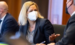 Szefowa MSW Niemiec: Nie jesteśmy za dostawami broni na Ukrainę