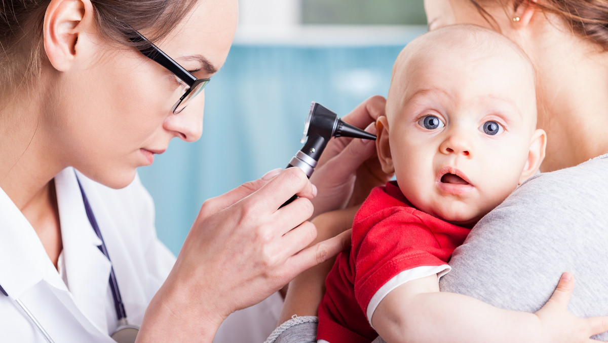 Ból ucha u dziecka – najczęstsze przyczyny, leczenie zapalenia ucha