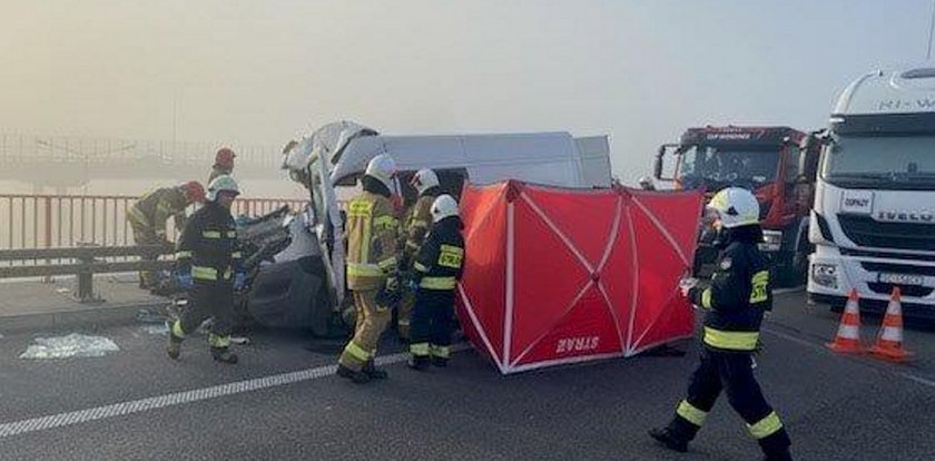 Wypadek na autostradzie. Tylko tyle zostało z busa. Co z pasażerami?