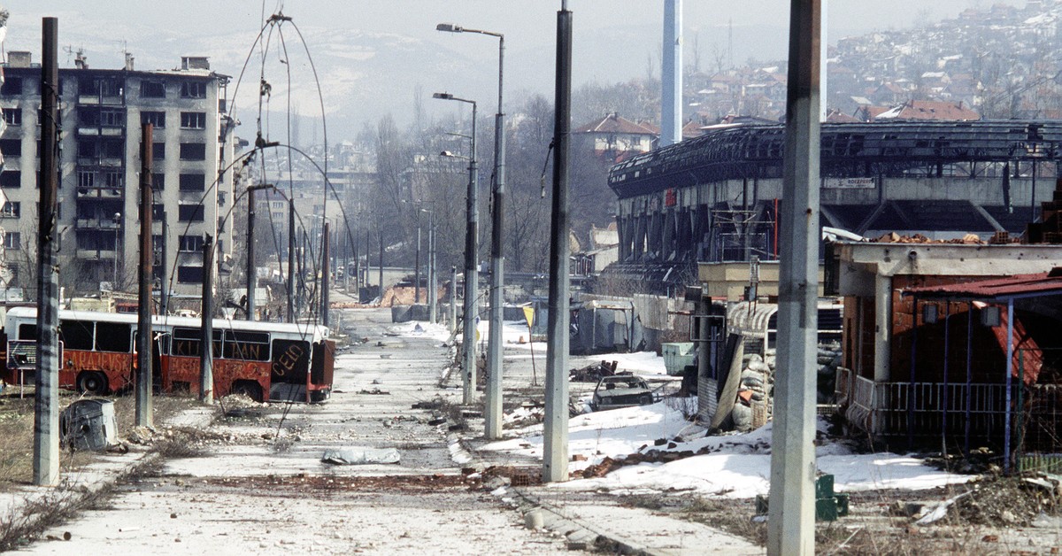 Szokujące ustalenia śledczych: „turyści-snajperzy” płacili fortunę za strzelanie do mieszkańców Sarajewa