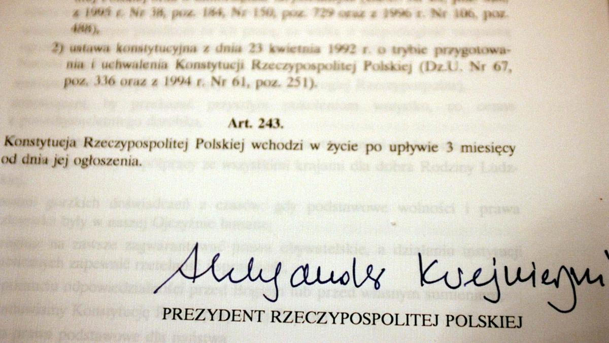 konstytucja podpis Kwaśniewski