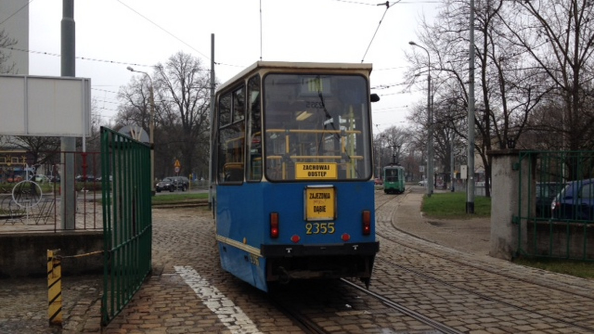 Punktualnie 21 minut po północy ostatni tramwaj wyjedzie dziś z zajezdni Dąbie we Wrocławiu. Ma to być symboliczne pożegnanie, bo do bazy przy ul. Wróblewskiego tramwaje nigdy więcej już nie wrócą.