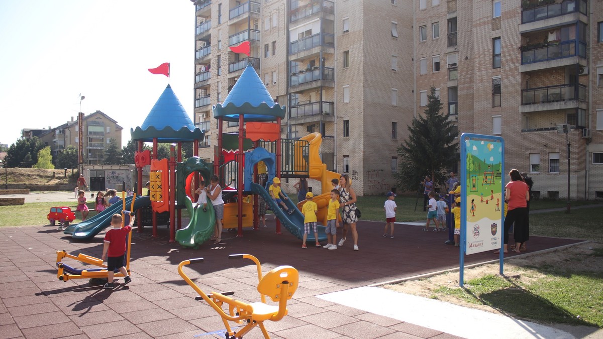 Kragujevac, mobilijar, dečak